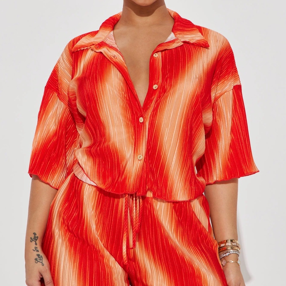 Short Set - Picture 2 of 5